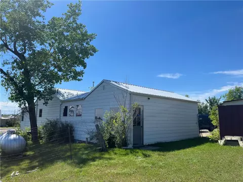 Exterior - 1306 B Ave, Circle, MT 59215 photo 2 of 5