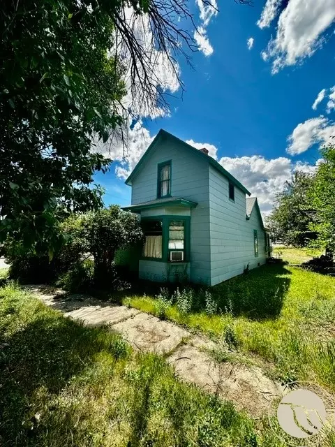 Exterior - 303 E 1st St E #5-6, Roundup, MT 59072 photo 2 of 3