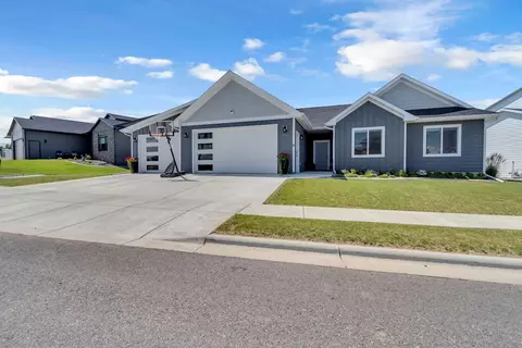 2202 Greenbriar Rd, Billings, MT 59105
