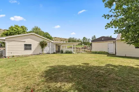 Exterior - 210 S Avis St, Absarokee, MT 59001 photo 8 of 10