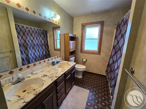 Bath - 309 W Kewanee Ave, Baker, MT 59313 photo 1 of 2