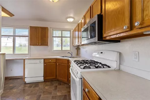 Kitchen - 1107 11th Ave, Laurel, MT 59044 photo 4 of 4
