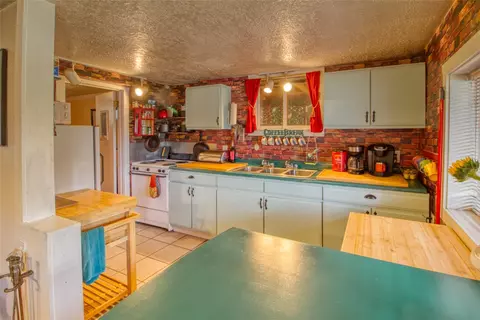 Kitchen - 456 Blue Jay Ln, Hamilton, MT 59840 photo 2 of 3
