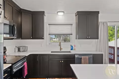 Kitchen - 7104 Shepherd Rd, Shepherd, MT 59079 photo 2 of 5