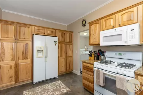 Kitchen - 301 1st Ave, Laurel, MT 59044 photo 5 of 5