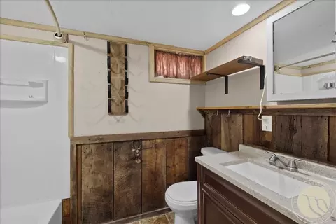 Bath - 307 4th Ave, Laurel, MT 59044 photo 2 of 2