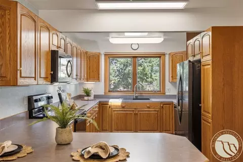 Kitchen - 515 Everett St, Big Timber, MT 59011 photo 2 of 5