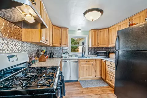 Kitchen - 302 6th Ave, Laurel, MT 59044 photo 1 of 2