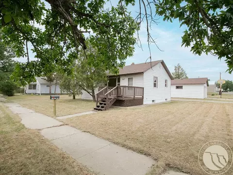 Exterior - 947 1st St E, Roundup, MT 59072 photo 10 of 10