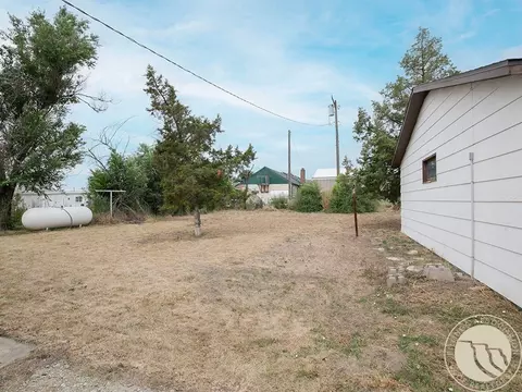Exterior - 947 1st St E, Roundup, MT 59072 photo 5 of 10