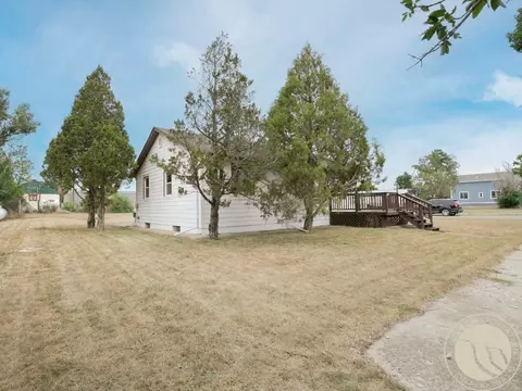 Exterior - 947 1st St E, Roundup, MT 59072 photo 6 of 10