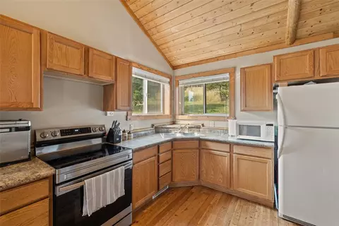 Kitchen - 9 Jeep Trl, Fishtail, MT 59028 photo 2 of 3