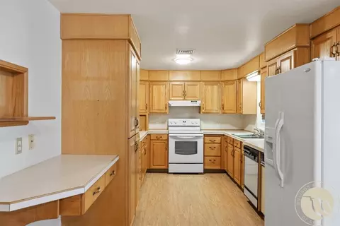 Kitchen - 1011 5th Ave, Laurel, MT 59044 photo 2 of 5