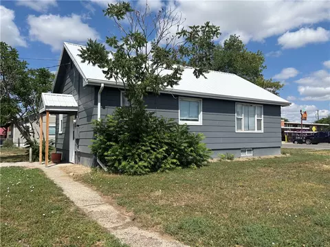 702 N Center Ave, Hardin, MT 59034