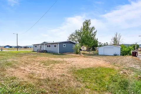Exterior - 316 11th Ave E, Roundup, MT 59072 photo 3 of 4