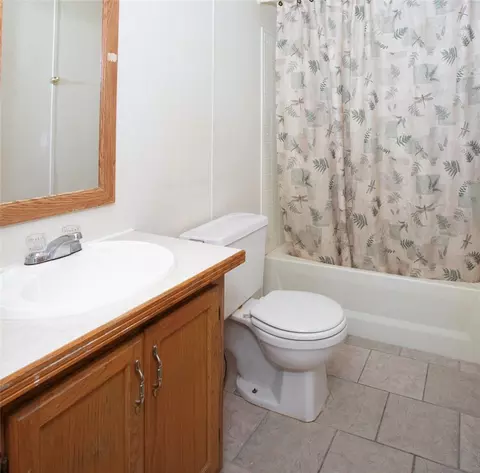 Bath - 102 Vaill Ave, Belfry, MT 59008 photo 1 of 4