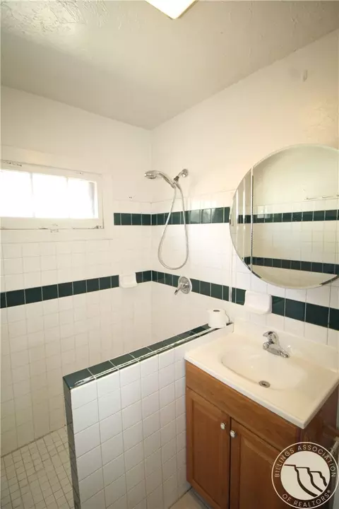 Bath - 512 1st Ave, Laurel, MT 59044 photo 1 of 3