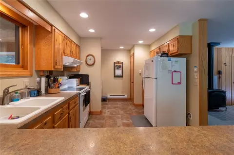 Kitchen - 9 Moose Hvn, Mc Leod, MT 59052 photo 1 of 2