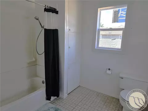 Bath - 909 G Ave, Circle, MT 59215 photo 1 of 4