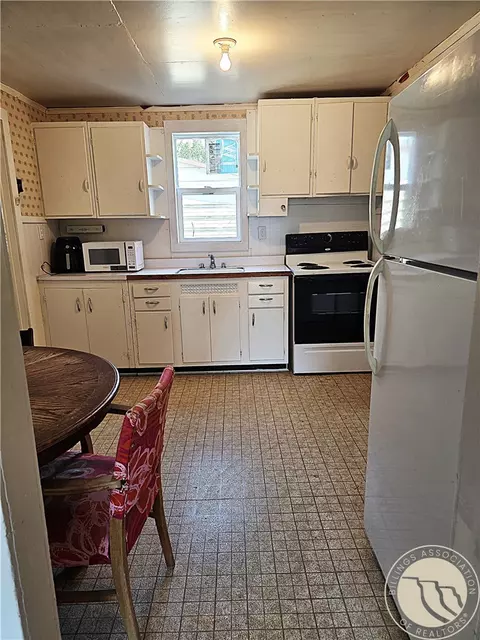 Kitchen - 909 G Ave, Circle, MT 59215 photo 1 of 4