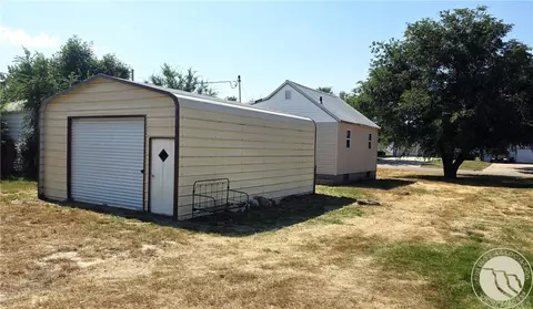 Exterior - 909 G Ave, Circle, MT 59215 photo 3 of 4