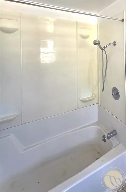 Bath - 909 G Ave, Circle, MT 59215 photo 2 of 4