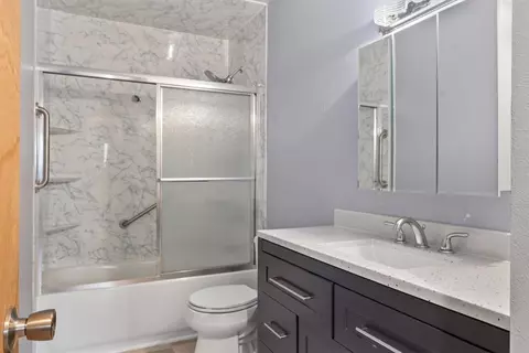 Bath - 1012 11th Ave, Laurel, MT 59044 photo 1 of 1