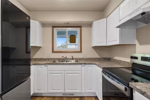 Kitchen - 1012 11th Ave, Laurel, MT 59044 photo 2 of 3