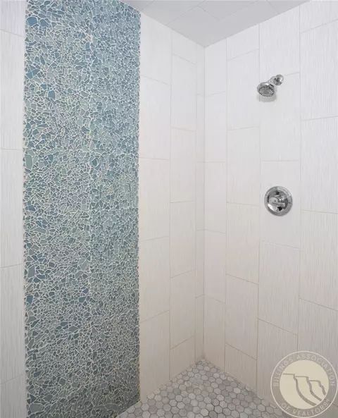 Bath - 2460 Clarks Point Dr, Laurel, MT 59044 photo 4 of 6
