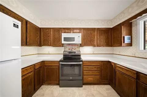 Kitchen - 1540 W 9th St, Laurel, MT 59044 photo 3 of 4