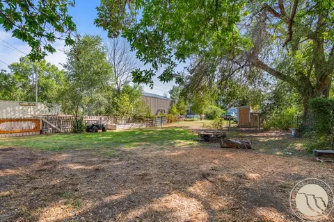Exterior - 408 E Broadway Ave, Bridger, MT 59014 photo 5 of 7