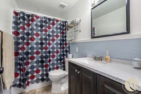 Bath - 408 E Broadway Ave, Bridger, MT 59014 photo 1 of 2