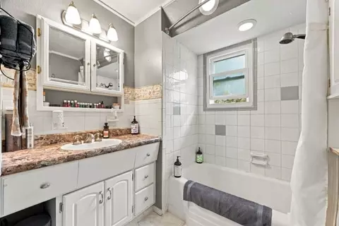 Bath - 526 E 2nd Ave N, Columbus, MT 59019 photo 1 of 1