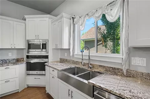 Kitchen - 2328 Boylan, Bozeman, MT 59715 photo 7 of 8