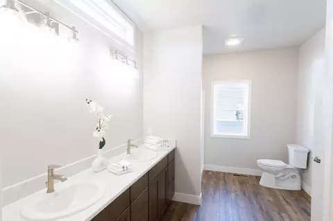 Bath - 1025 Jenea Dr, Laurel, MT 59044 photo 2 of 5