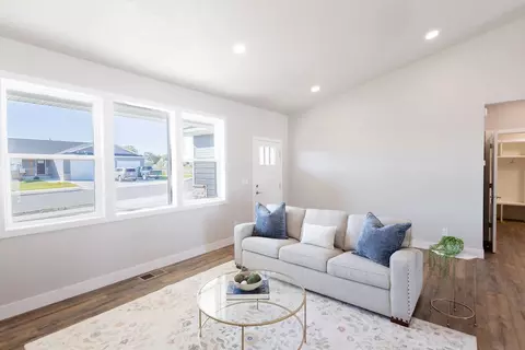 Living - 1025 Jenea Dr, Laurel, MT 59044 photo 3 of 3