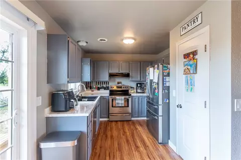 Kitchen - 5632 Meadowmist Dr, Shepherd, MT 59079 photo 1 of 1