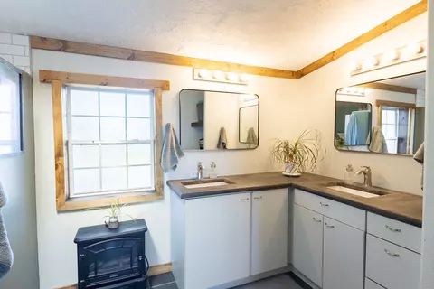 Bath - 4646 Clapper Flat Rd, Laurel, MT 59044 photo 1 of 5