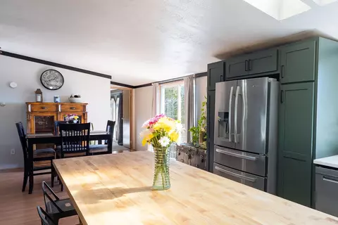 Kitchen - 4646 Clapper Flat Rd, Laurel, MT 59044 photo 4 of 4