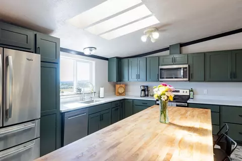 Kitchen - 4646 Clapper Flat Rd, Laurel, MT 59044 photo 2 of 4