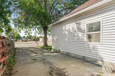 Exterior - 214 2nd St E, Roundup, MT 59072 photo 3 of 10