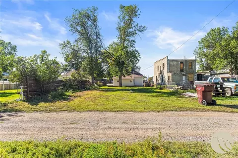 Exterior - 214 2nd St E, Roundup, MT 59072 photo 8 of 10