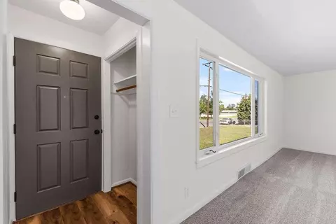 Entry Way - 1601 Bitterroot Dr, Billings, MT 59105 photo 2 of 5