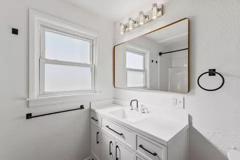 Bath - 1601 Bitterroot Dr, Billings, MT 59105 photo 3 of 3