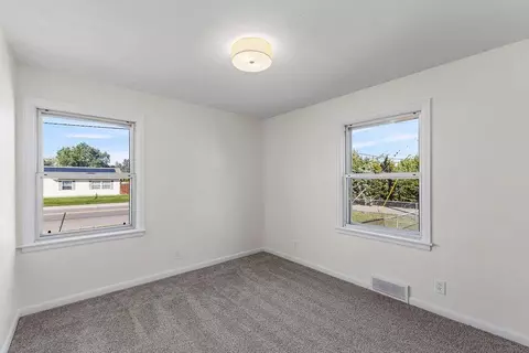 Bedroom - 1601 Bitterroot Dr, Billings, MT 59105 photo 3 of 6