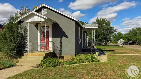 Exterior - 526 6th St SE, Sidney, MT 59270 photo 2 of 4