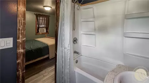 Bath - 526 6th St SE, Sidney, MT 59270 photo 2 of 2