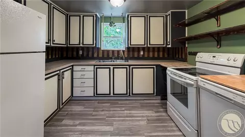 Kitchen - 526 6th St SE, Sidney, MT 59270 photo 1 of 2