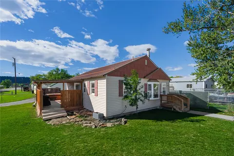 1045 E 2nd Ave N, Columbus, MT 59019