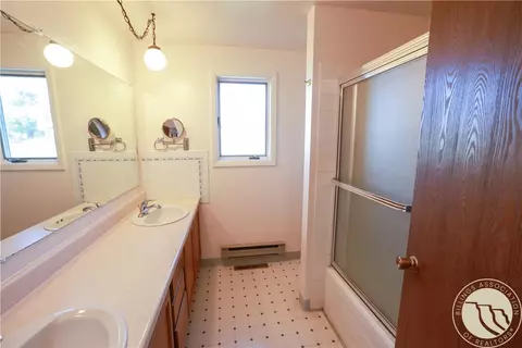Bath - 322 N Dent Ave, Broadus, MT 59317 photo 1 of 2